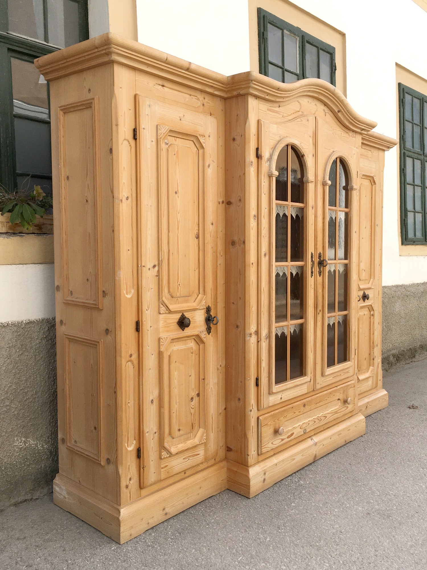 Voglauer Schrank natur Vitrinenschrank dreiteilig Wohnzimmerschrank Anno