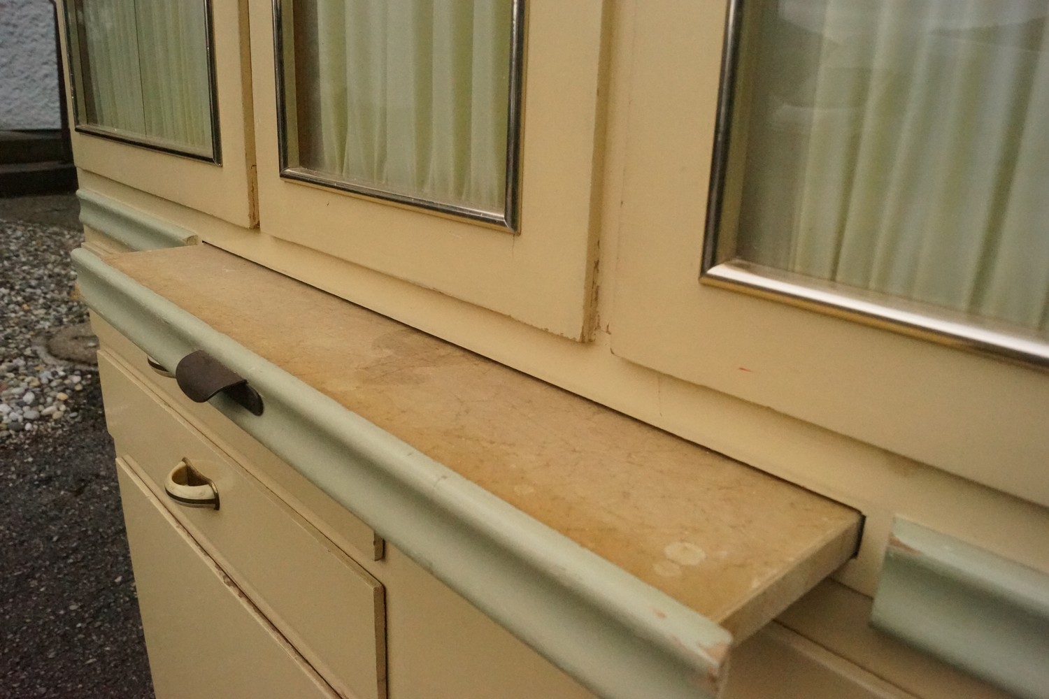 Kredenz Kaffeeschrank antikes Möbel creme