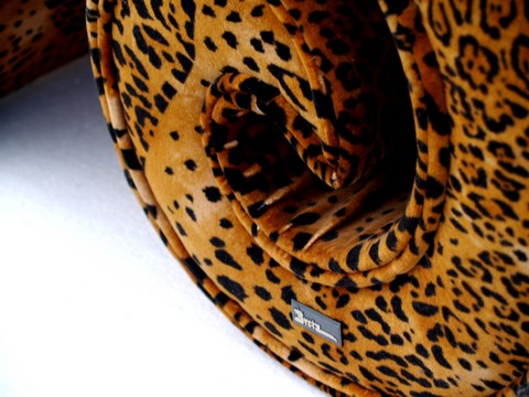 BRETZ Mammut Couchtisch Wildcat zum Sofa