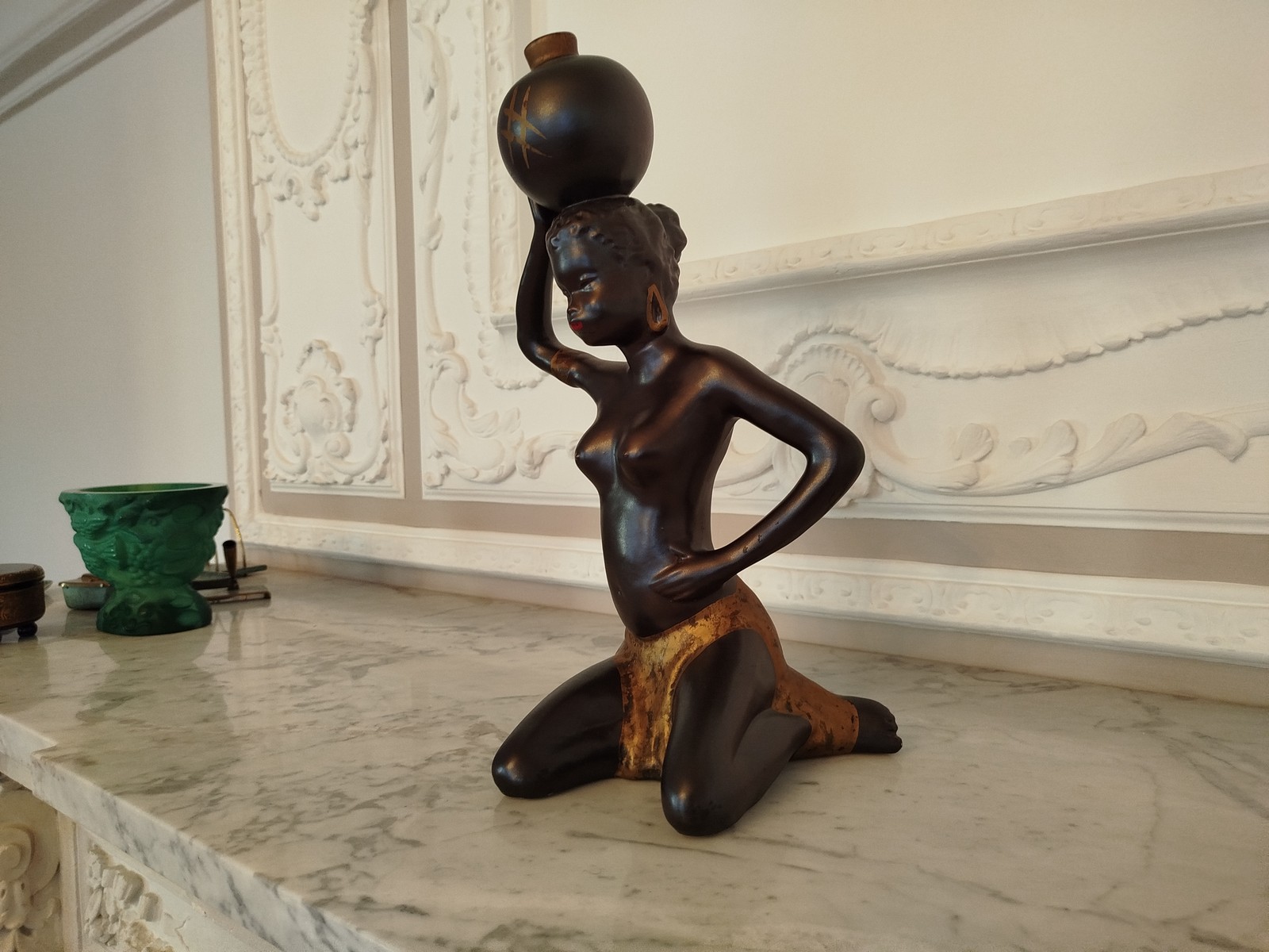 Vintage Keramik Skulptur Afrikanerin mit Wasserkrug original um 1960