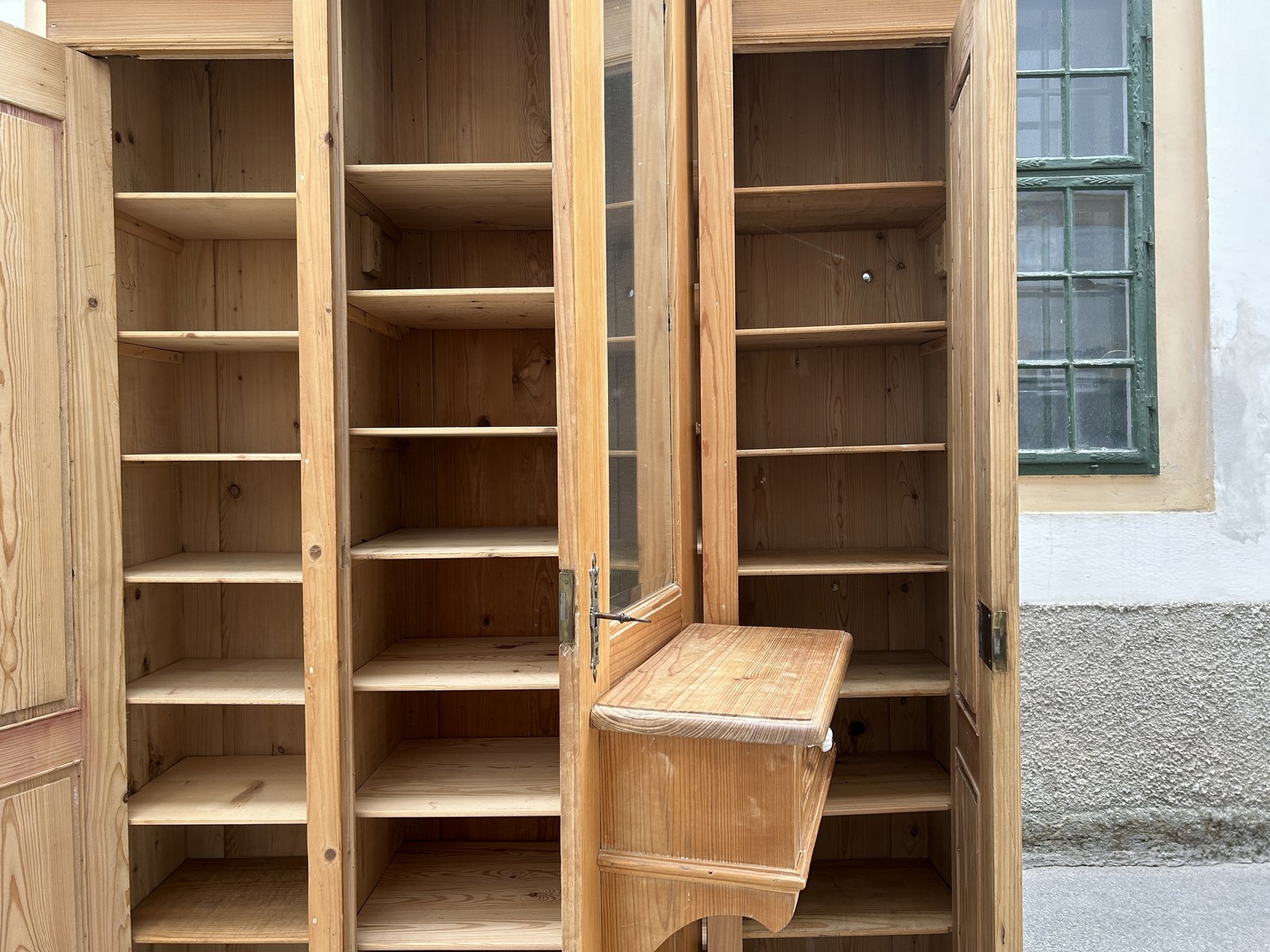 Antiquität Bauernschrank antike Garderobeschrank Vollholz Möbel