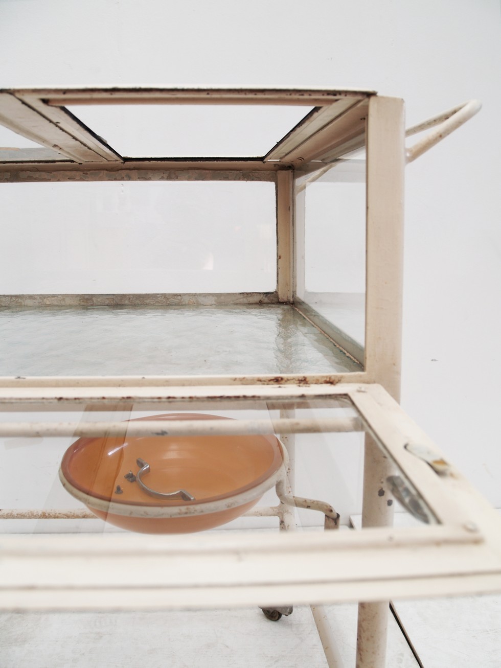 Beistelltisch Arzttisch Bauhaus Metall creme Industrialdesign Retro Möbel Vintage