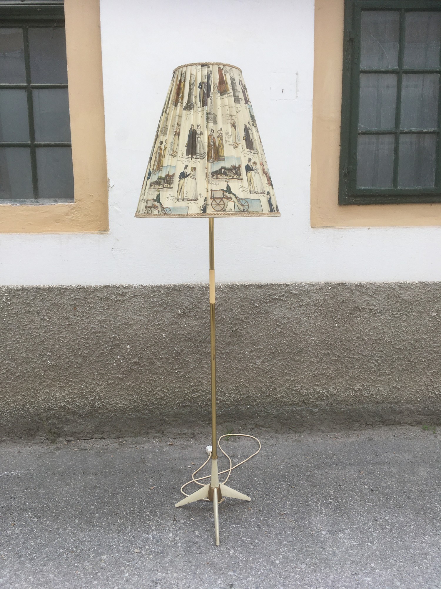 Tütenschirm Lampe 50er 60er Jahre creme