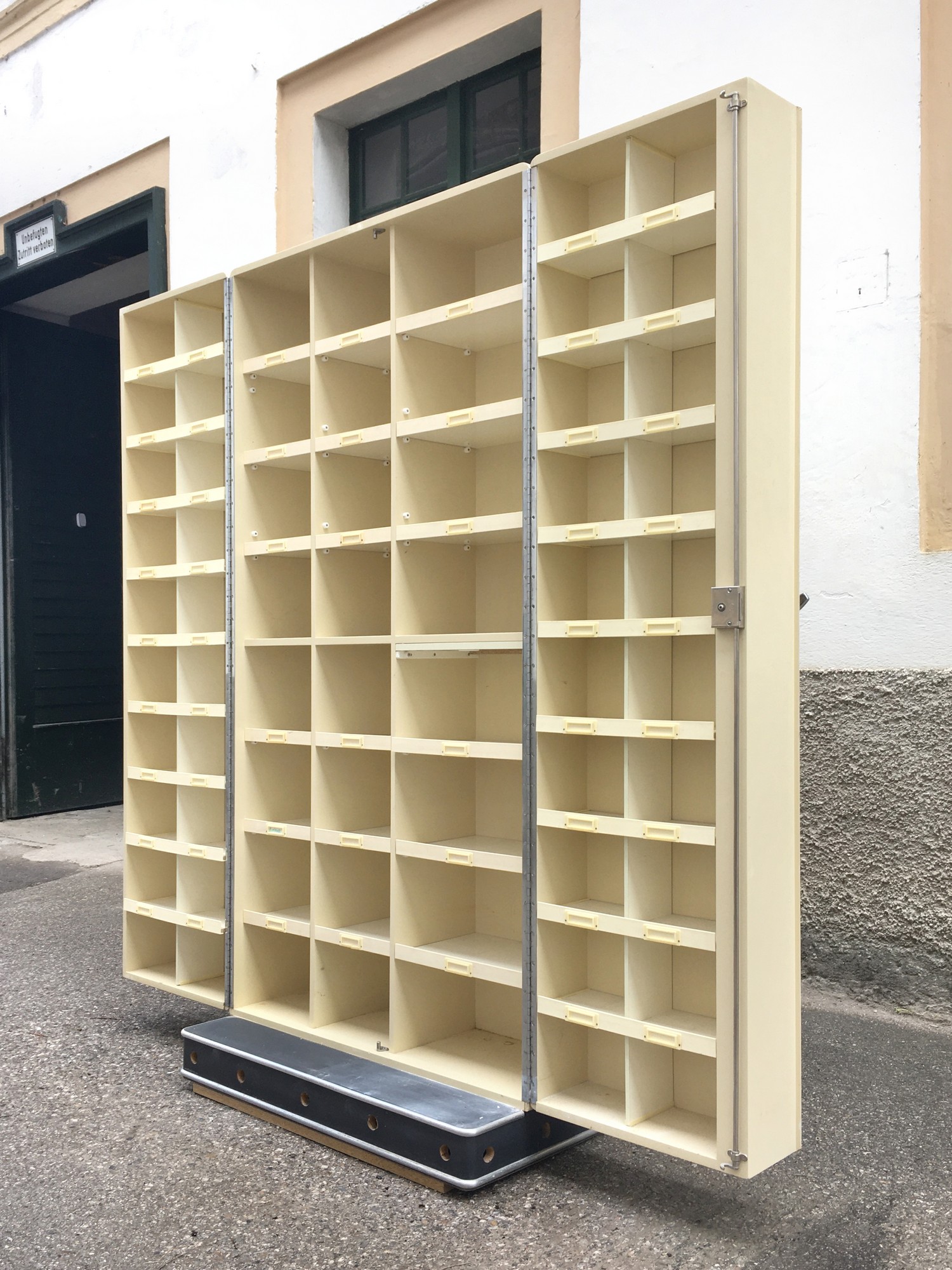 Apothekerschrank Original Arztschrank MidCentury Vintage Metallschrank Retro