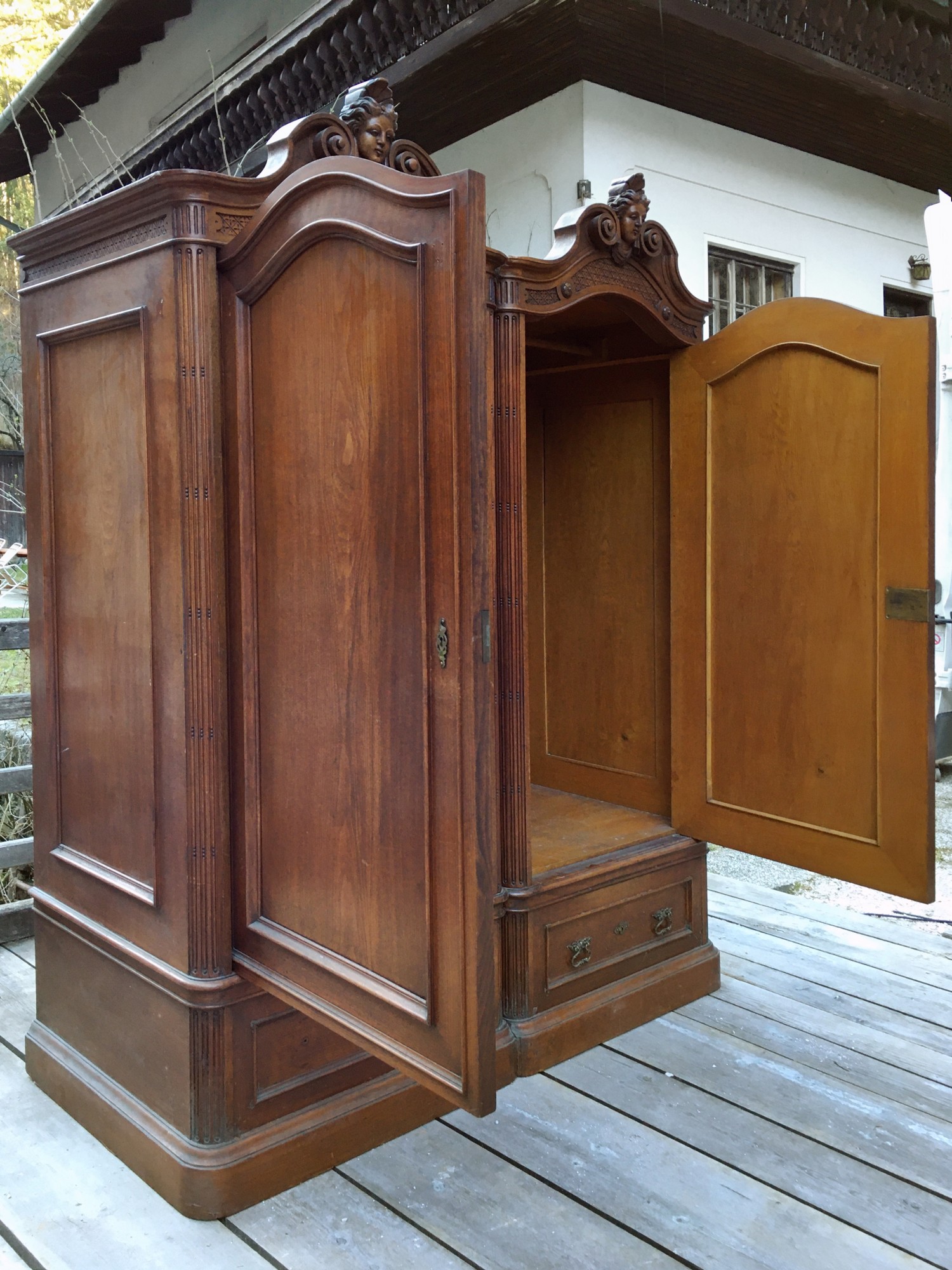 Schränke antik beschnitzt Schlafzimmer Bett Dielenschrank Pfeifenbarock 1880 Engel Köpfe