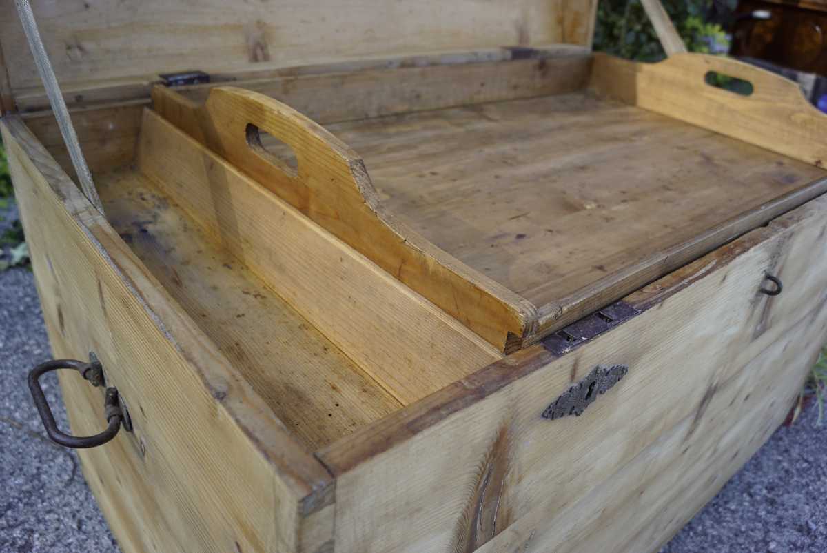 Truhe antik Tablett