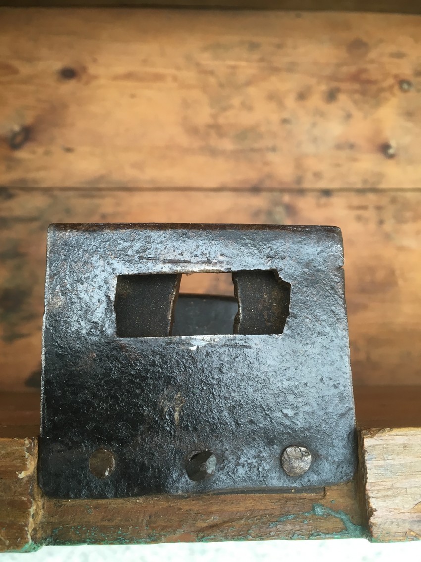 Bauerntruhe handbemalt antik Flachdeckeltruhe mit Innenladen Massivholz grün Heiligenfigur Bauernmöbel Schrank 1840