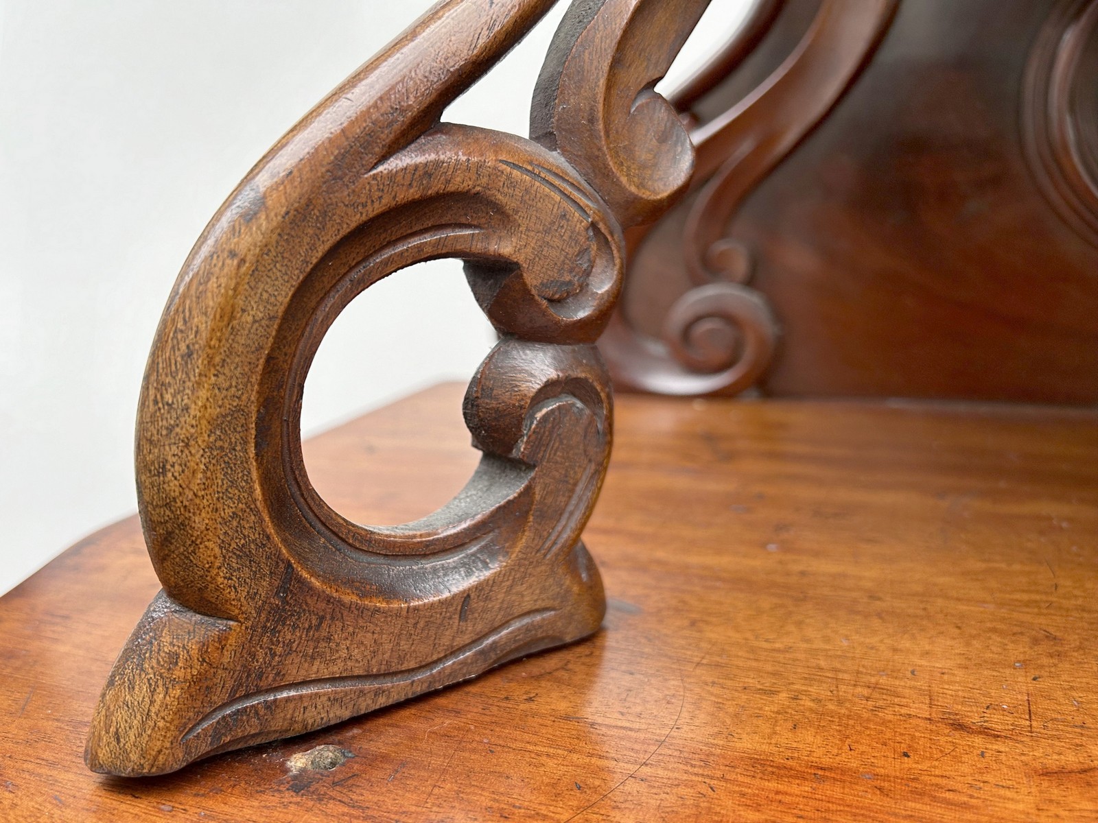 Antiker Schrank Halbschrank Antiquität altdeutsch Nussholzfurnier Wohnzimmerschrank