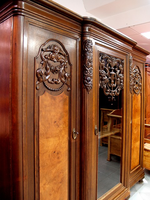 antiker Bücherschrank