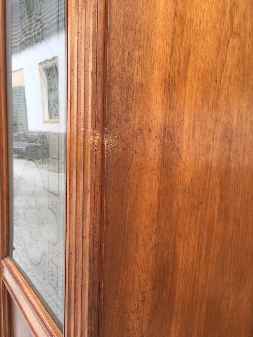 Schrank geatztes Glas