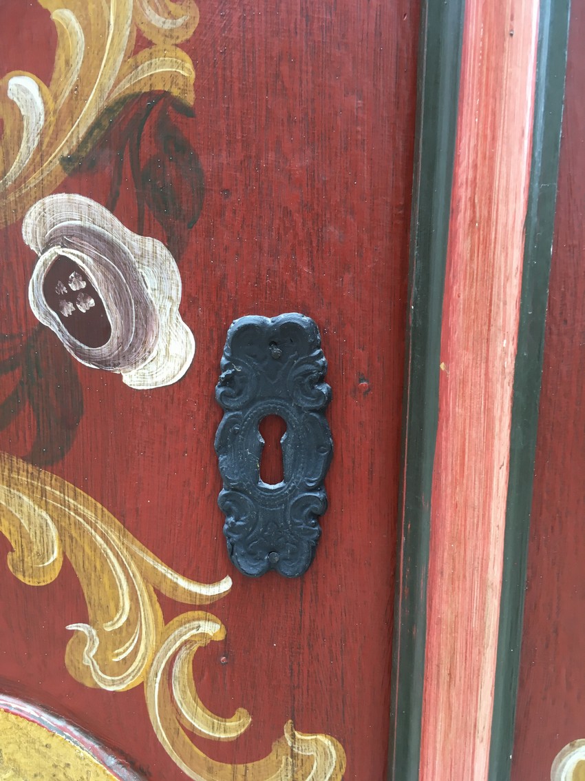 Bauernschrank rot bemalt antikstil Landhausstil Möbel