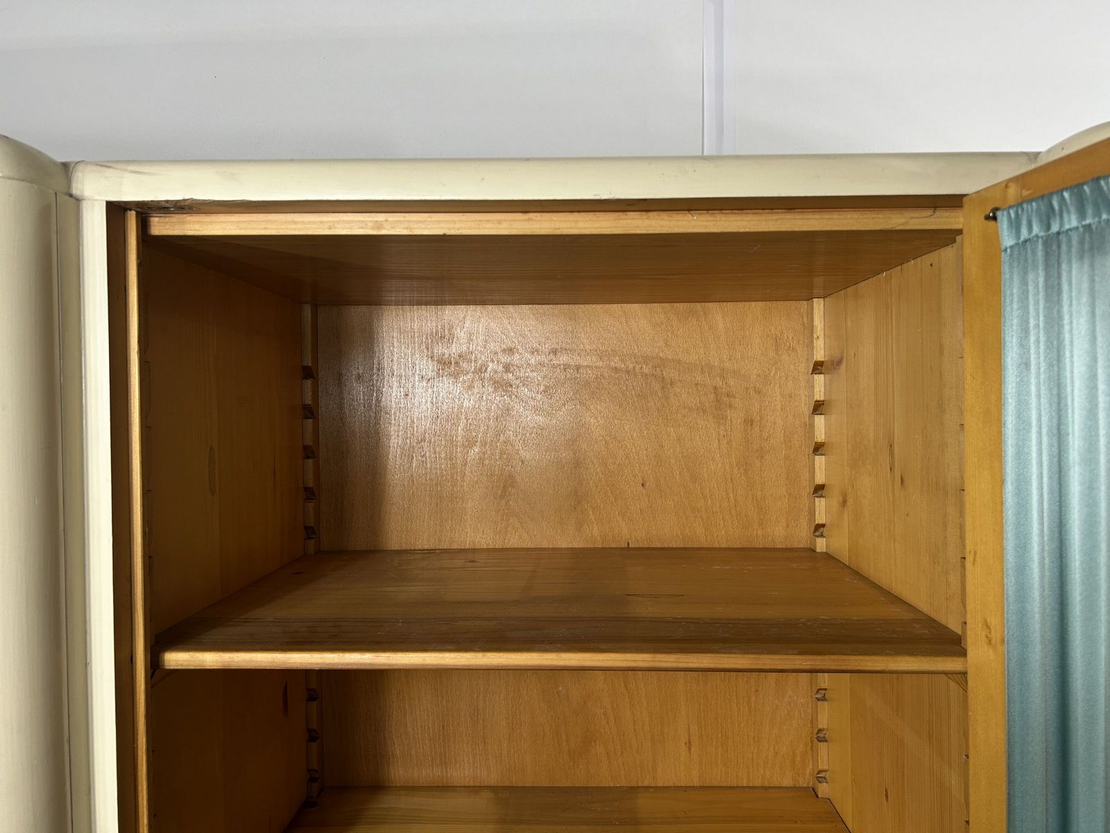 Vintage Schrank creme