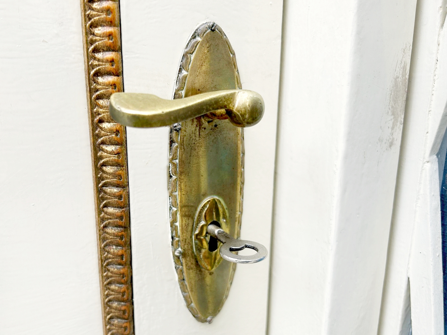 Kleiderschrank antik weiß Vintage Dielenschrank