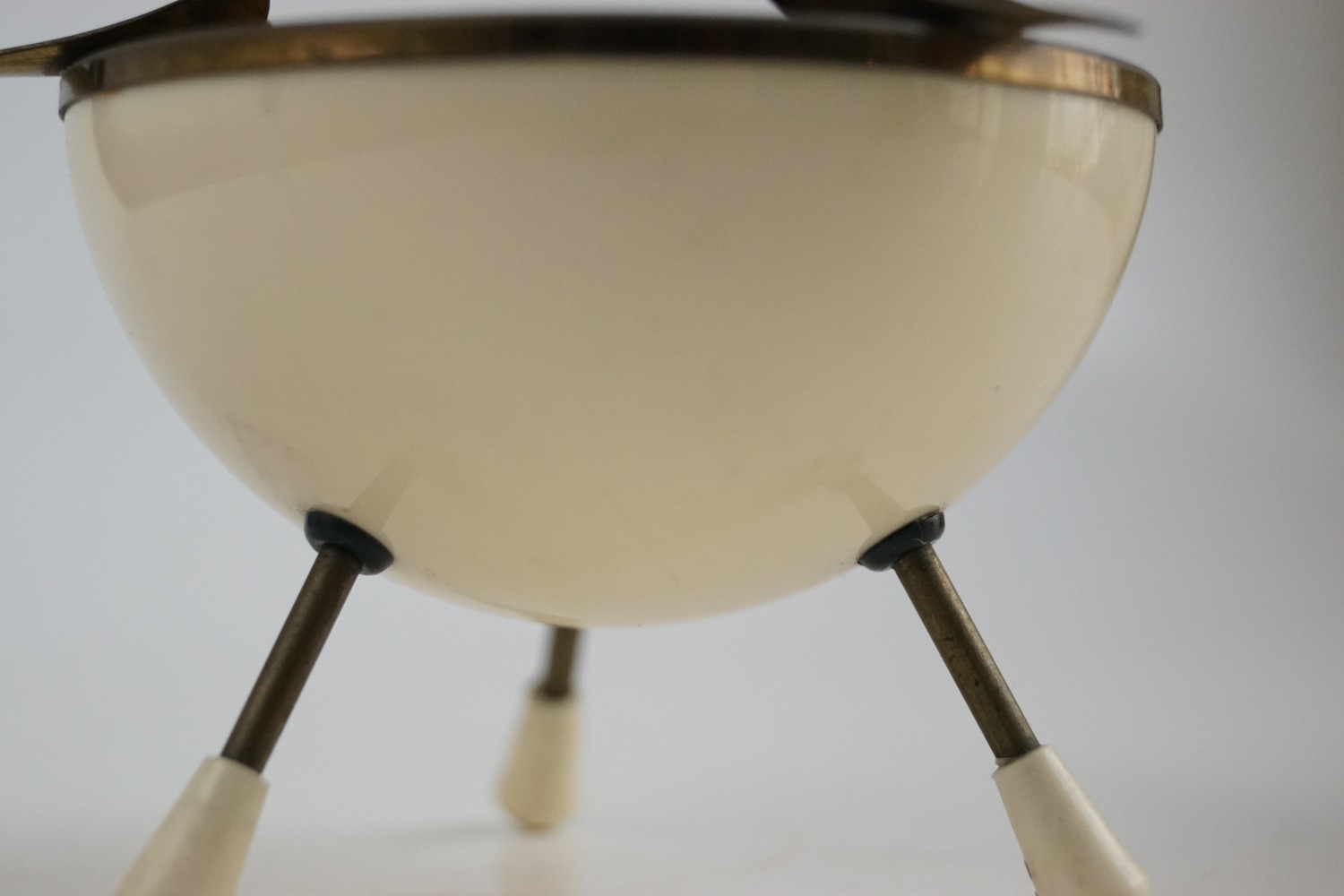 Sputnik Kugel Aschenbecher Vintage Pastell MidCentury Tripod Zigaretten Kugel Igel