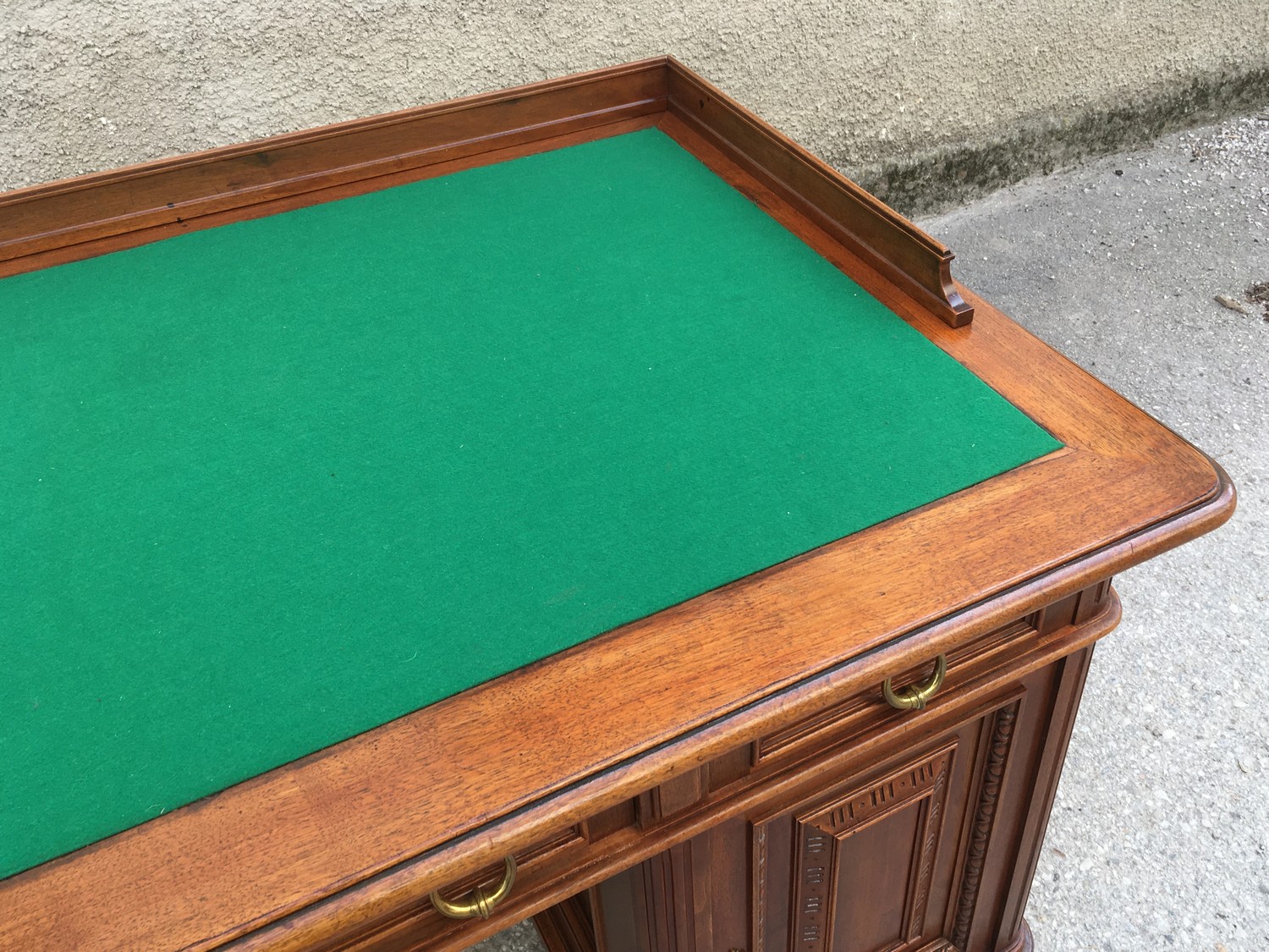 Schreibtisch Historismus antik restauriert groß Freisteher Herrenschreibtisch