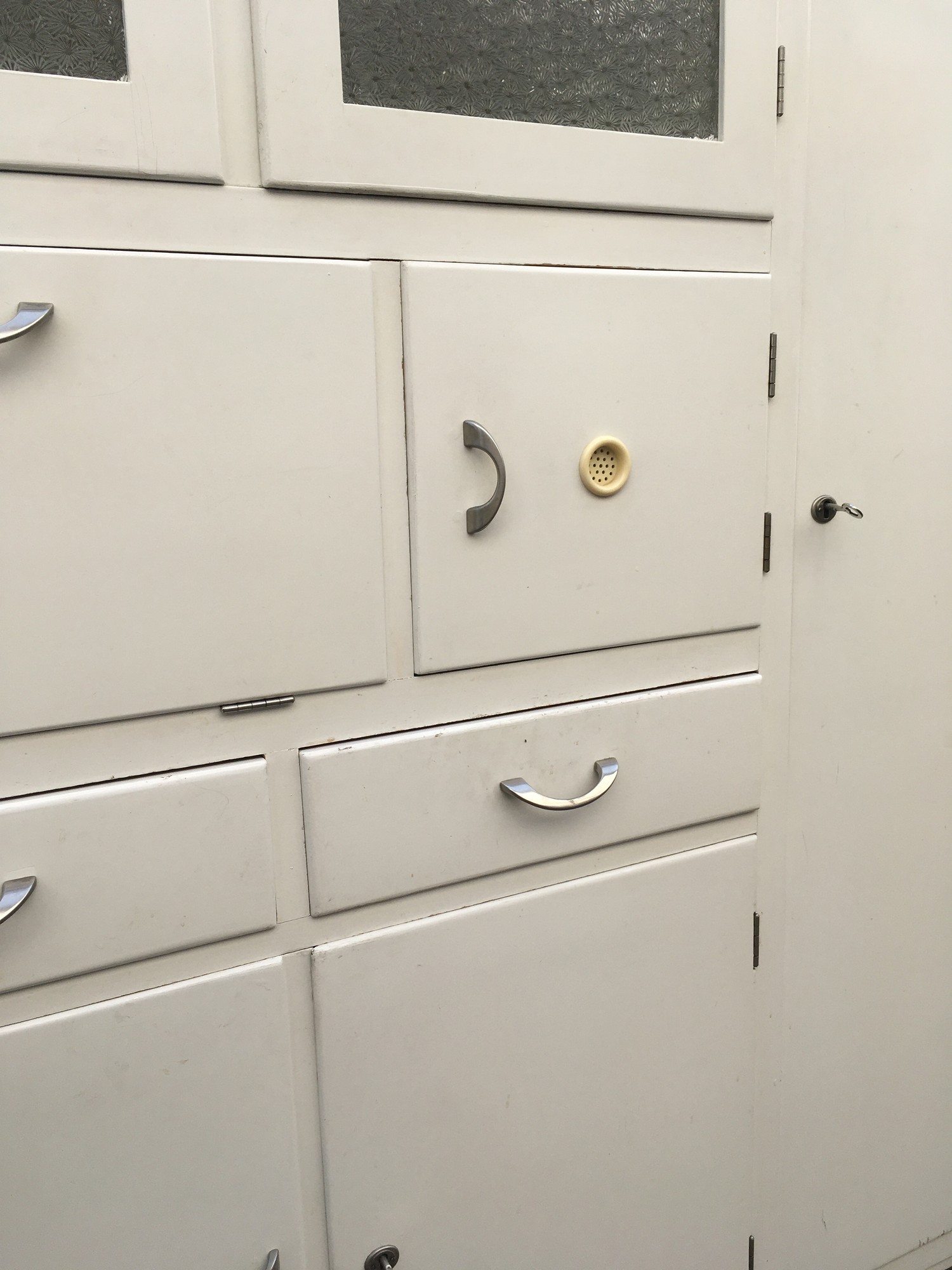Kredenz Küchenschrank Vintage Retro dreiteilig creme MidCentury Vorratsschrank Anrichte