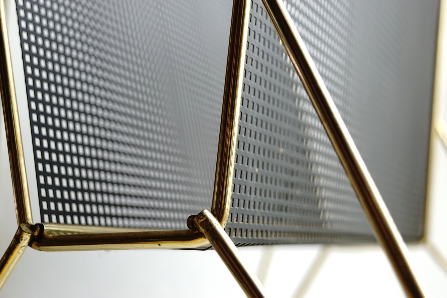 Beistelltisch Retro Metall Midcentury Zeitungstisch noir Industrialdesign