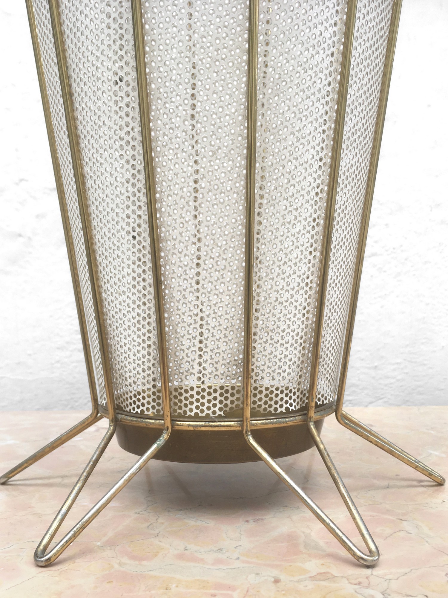 Schirmstaender Vintage 60er-Jahre creme gold Tütenschirm