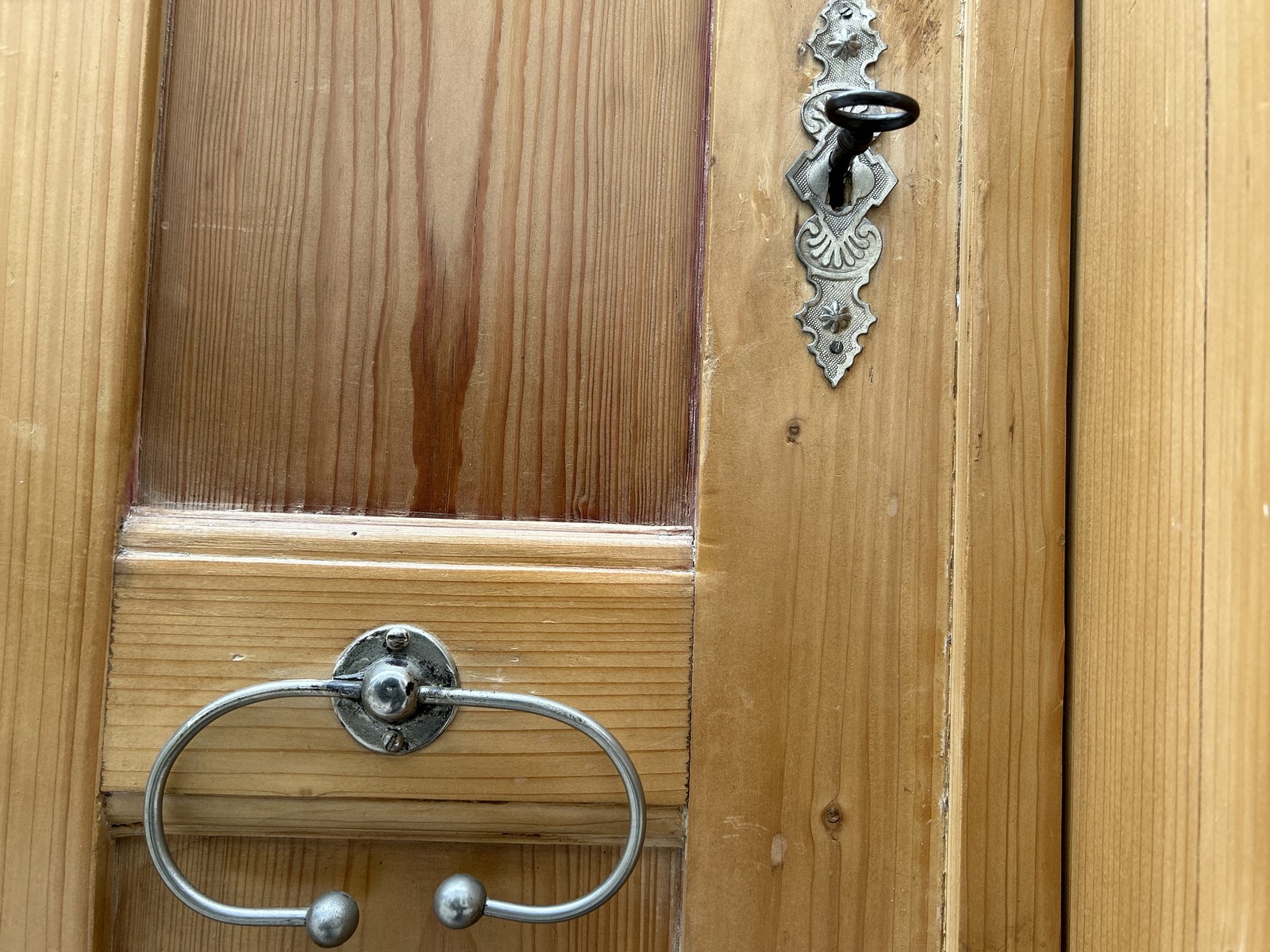 Antiquität Bauernschrank antike Garderobeschrank Vollholz Möbel