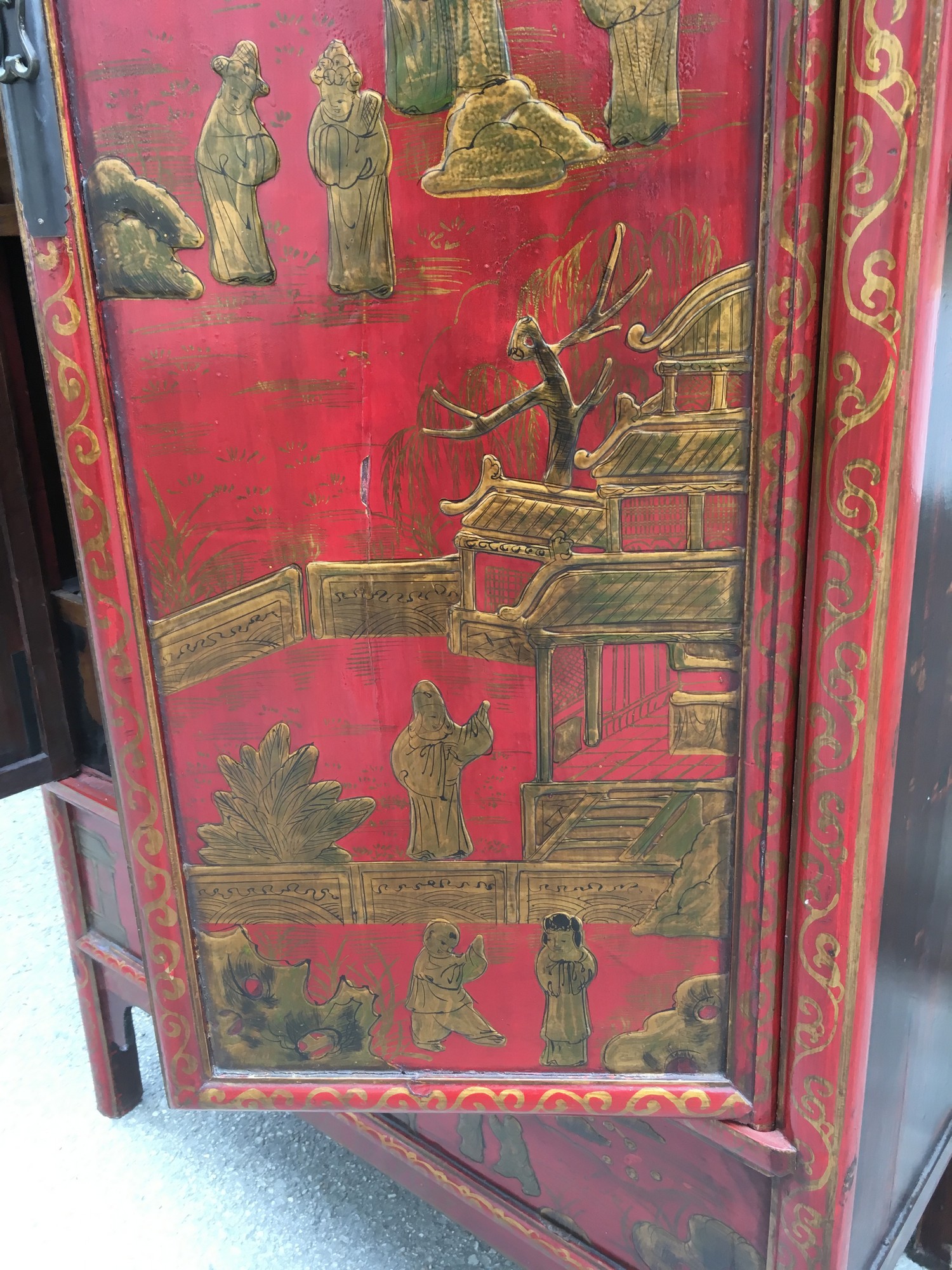 Hochzeitsschrank China rot gold mit Geheimfach antik