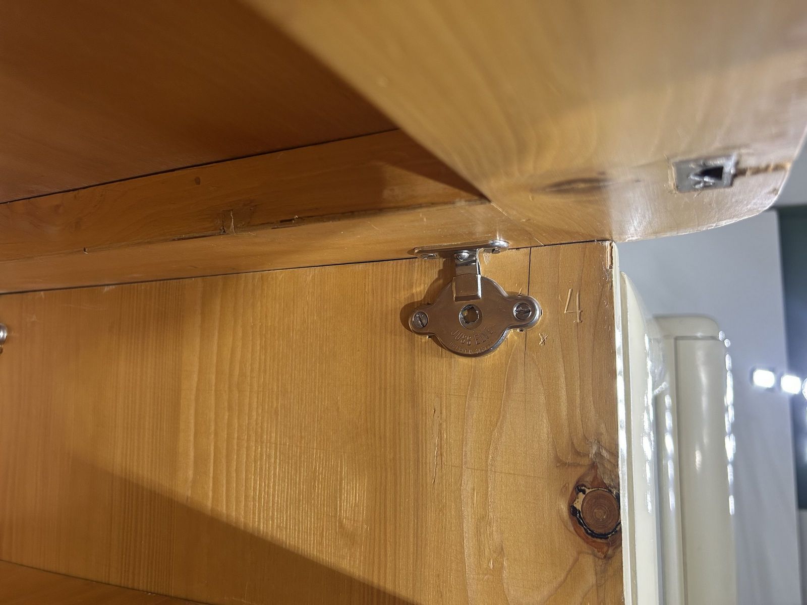 Cremeweiße Originallackierung Vintage Patina und Gebrauchsspuren