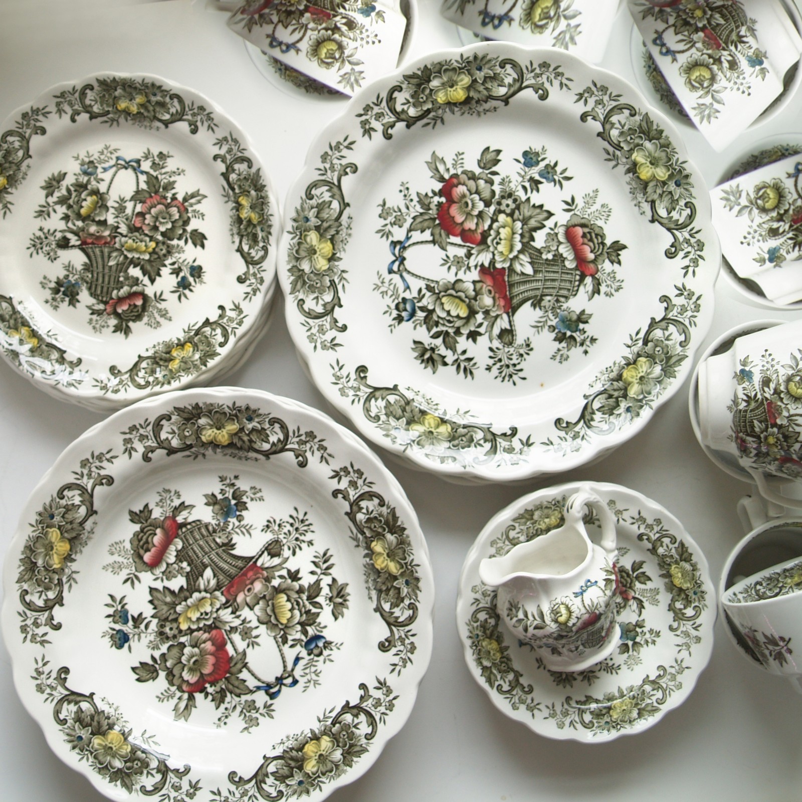 Staffordshire Ridgway Old English Bouquet Suppen-Teller grün