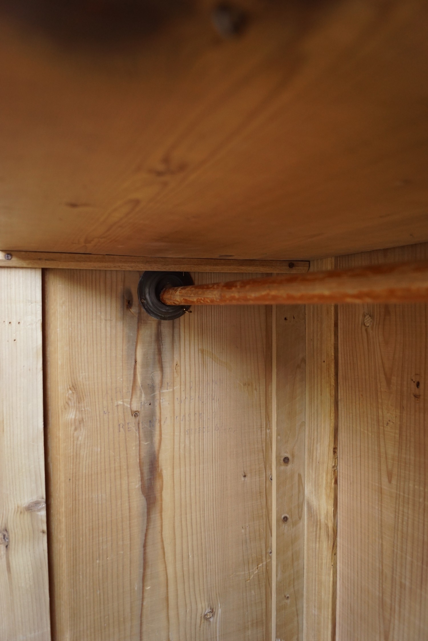 Kleiderschrank antik