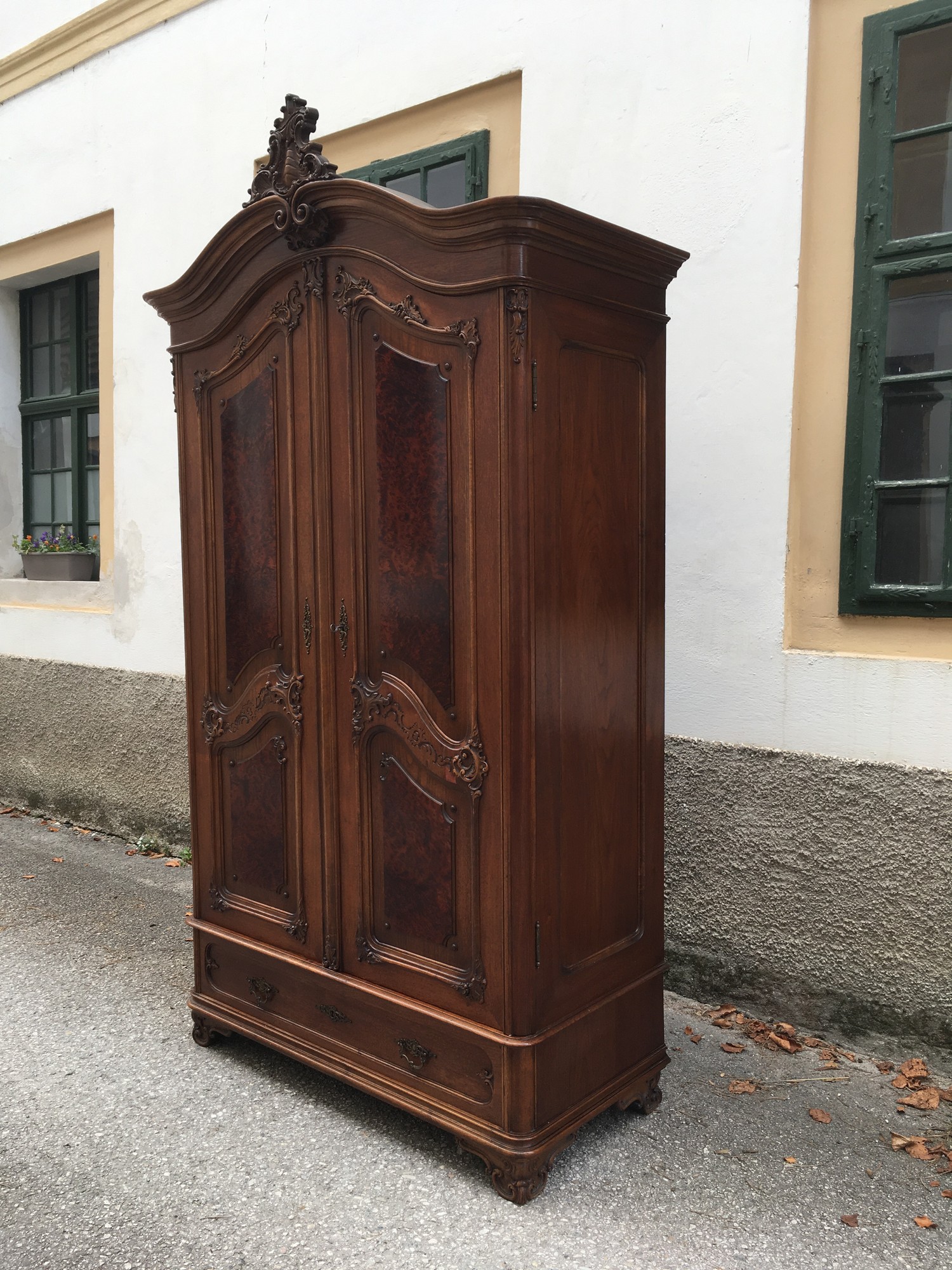 Historismus Schrank antik beschnitzt