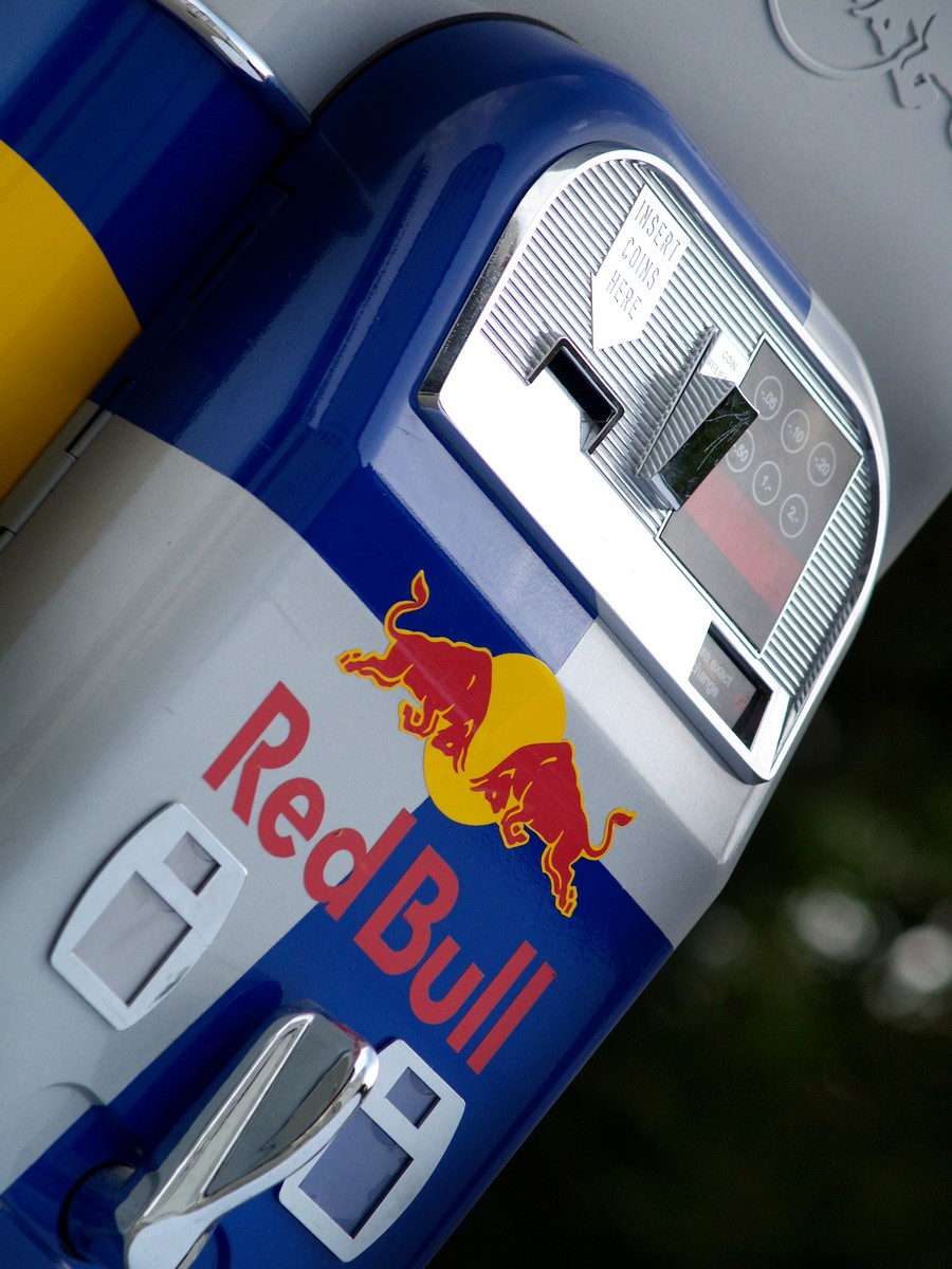 Redbull Getränkeautomat Kühlschrank Retro Design