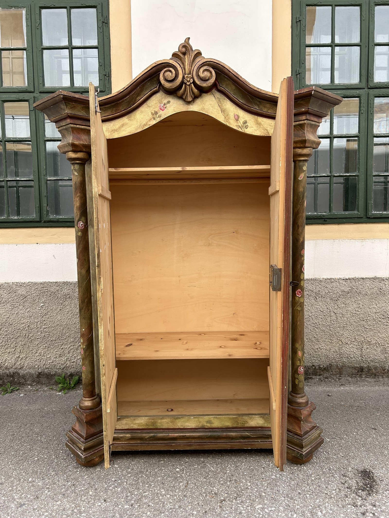 Bauernschrank bemalt