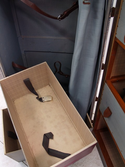 Reisekoffer Schrank