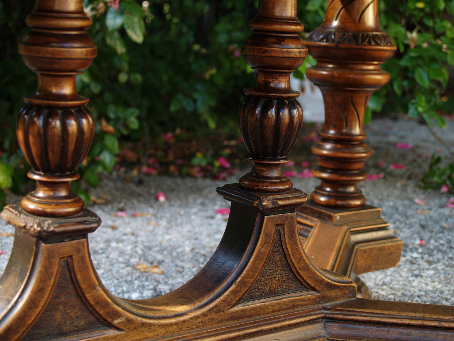 Antiquität Tisch antik antiker Tisch Schlossmöbel Requisite Filmmöbel