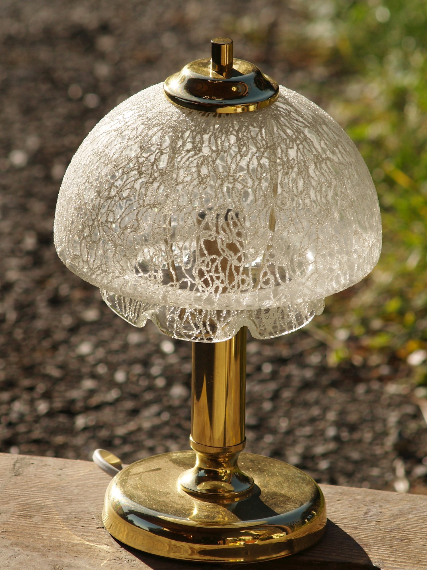 Tischlampe Messing mit Glasfäden-Glasschirm