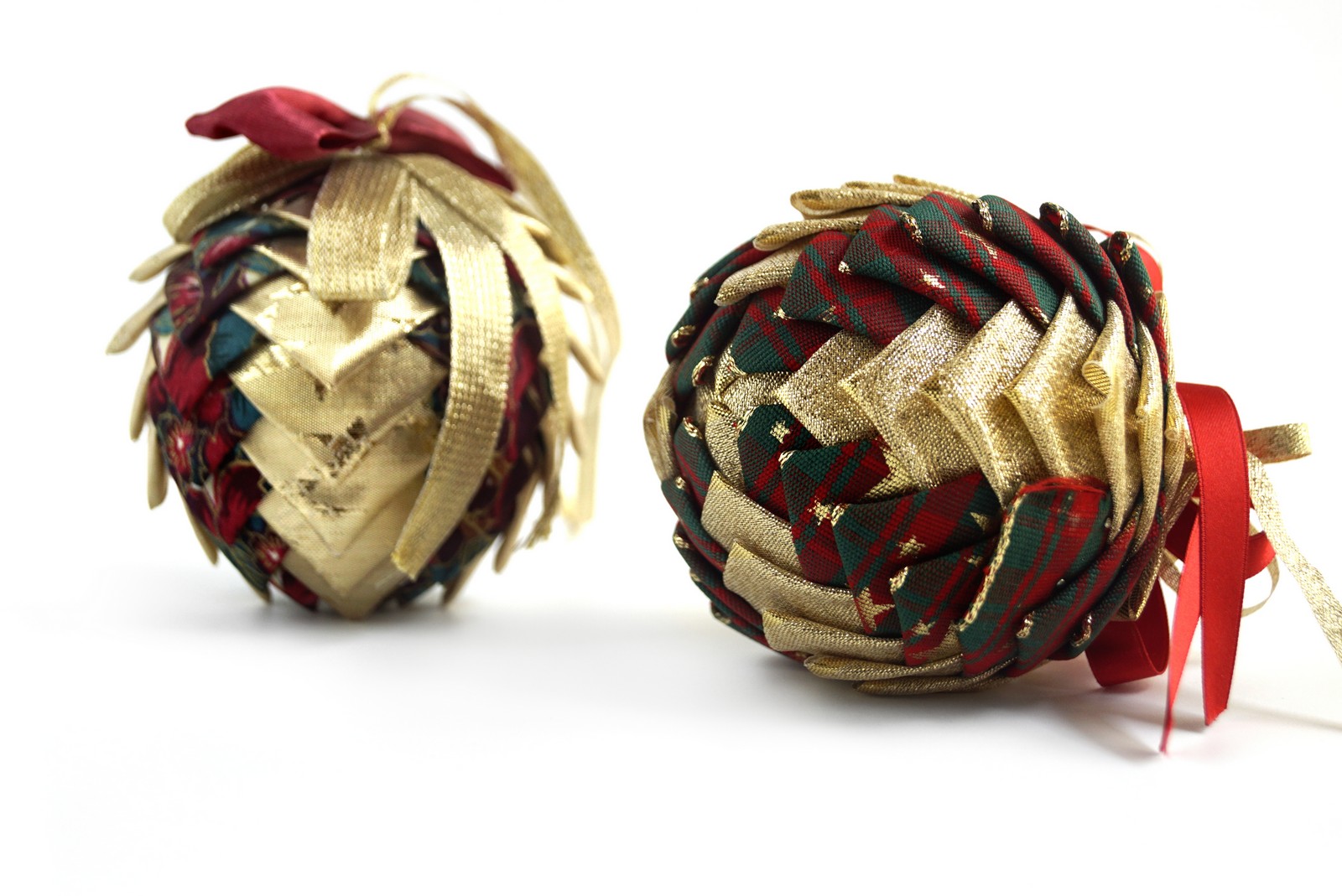 2 Stück Christbaumkugel rot goldene Zapfen handgemacht Christbaumkugel rot goldene Zapfen handgemacht Vintage