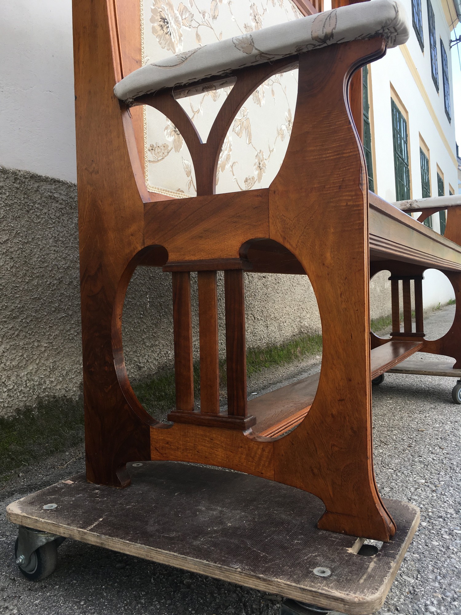 Atikes Sofa Herrenzimmer Möbel restaurierung gemacht