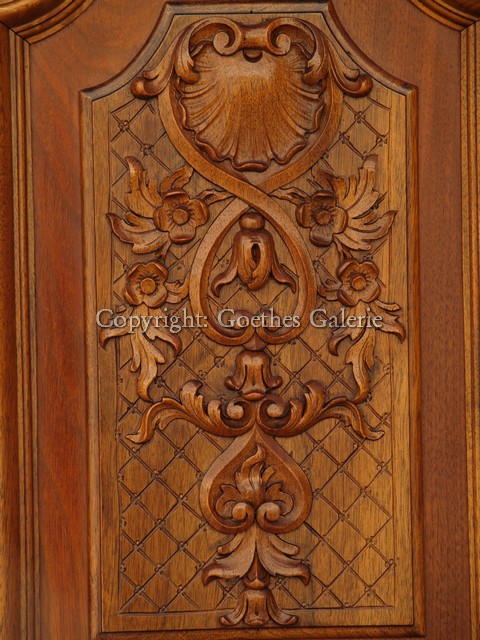 Schrank antik große Kredenz Möbel mit Fratzen Satyr um 1870