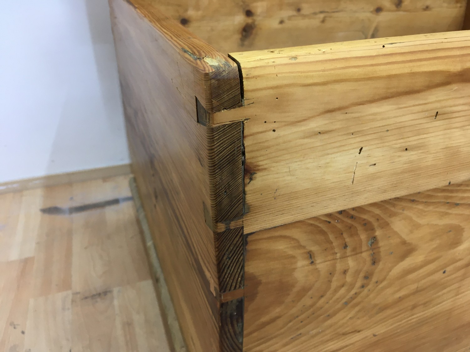 Truhe Weichholz antik restauriert