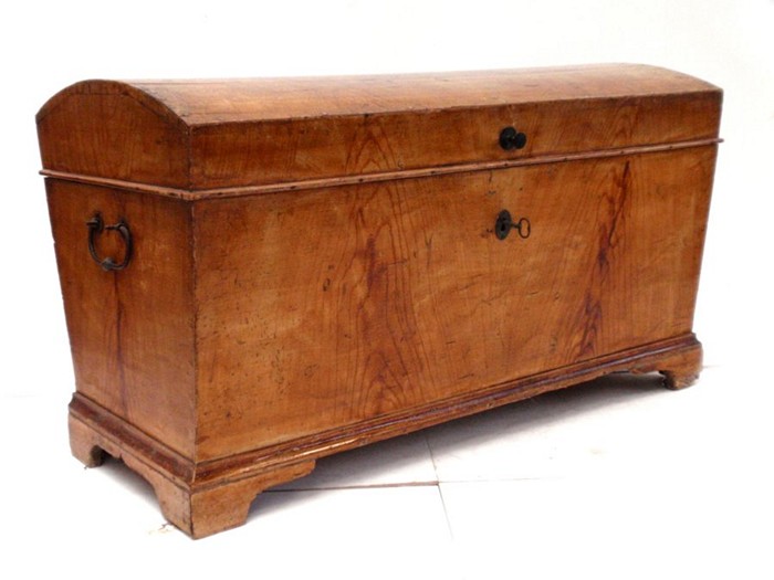 Runddeckeltruhe antik