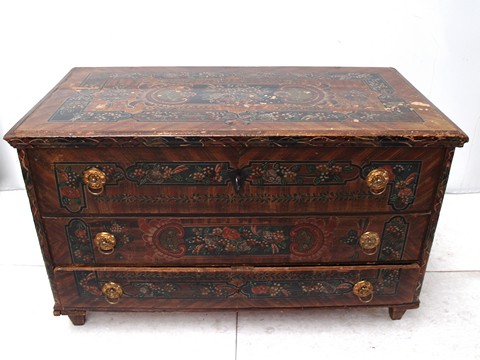 antike Kommode bemalt