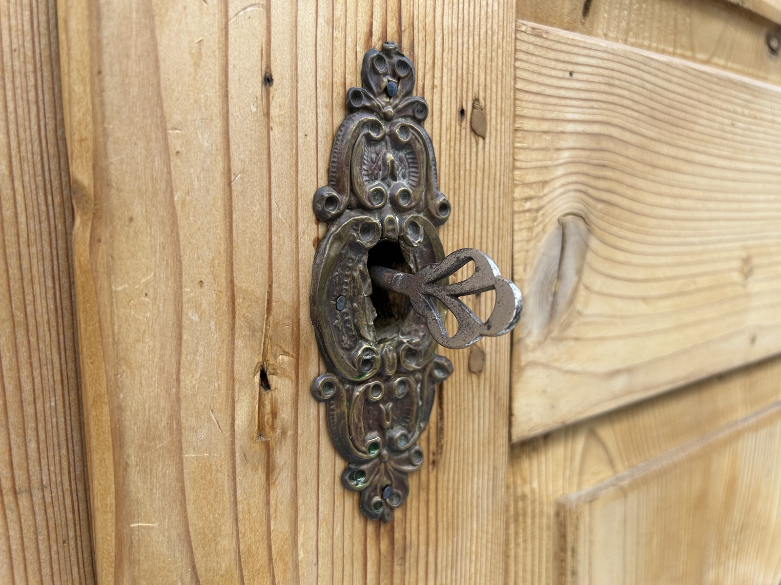 Antiker Bauernschrank Weichholz Kleiderschrank 1-türig