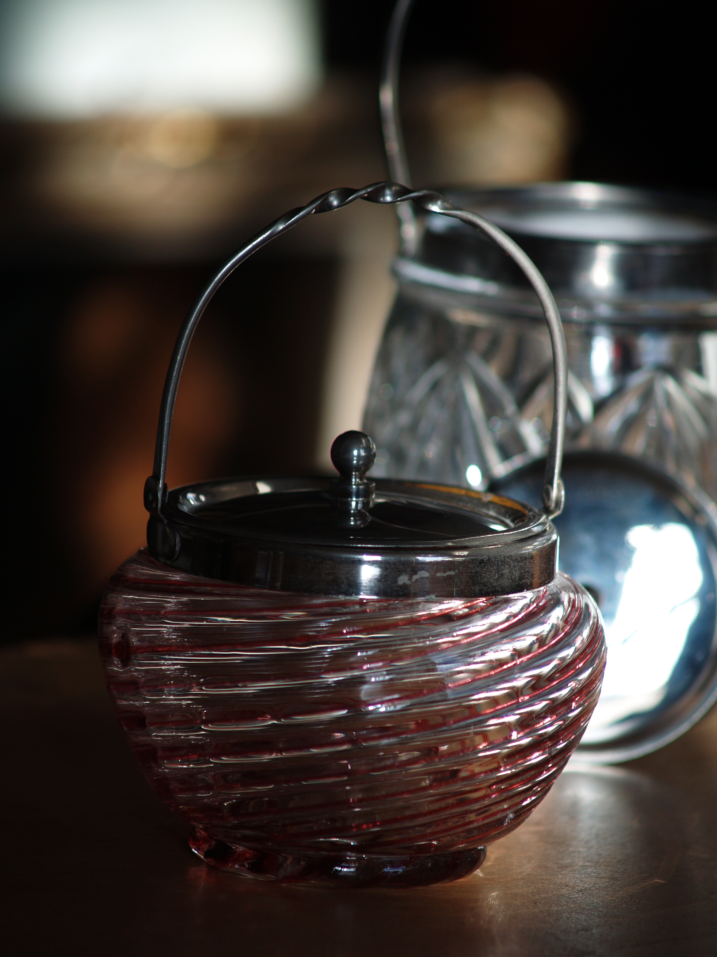 Deckeldose antik Keksdose Glas rot weiß Metall silber Keksdose Zuckerdose Vintage Bonbonier