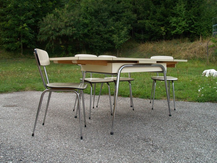 Küchentisch mit Sesseln Original 60er-Jahre Midcentury Möbel Küchentisch Sessel Retro 60er-Jahre Möbel Original Stahlrohr Requisite Film