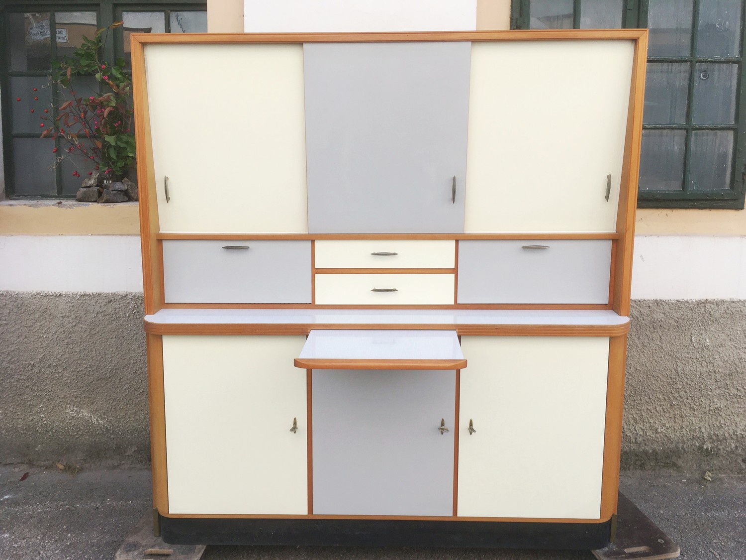 Küchenschrank creme pastell Midcentury Schrank Vintage Schütten Retro