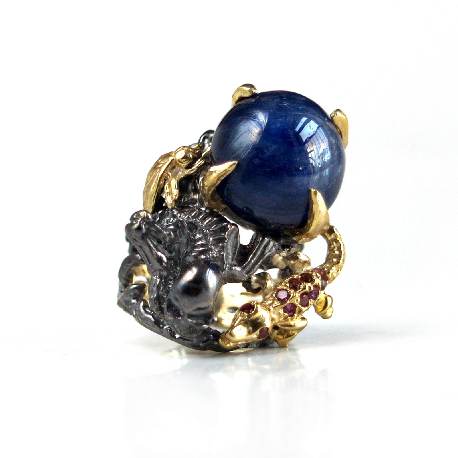 Totenkopf Ring 925 Silber SKELETT Edelsteine Saphir Rhodolit Ring Totenkopf Silber 925 Skelett hangefertigt Edelsteine Sternsaphir vergoldet Design Schmuck