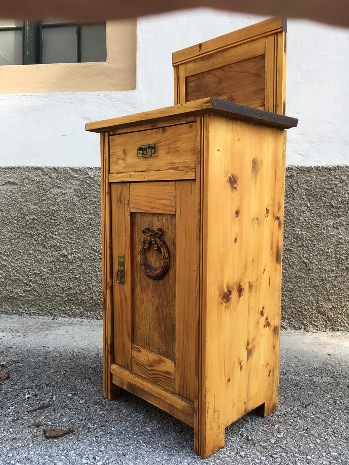 Nachttisch antik klein