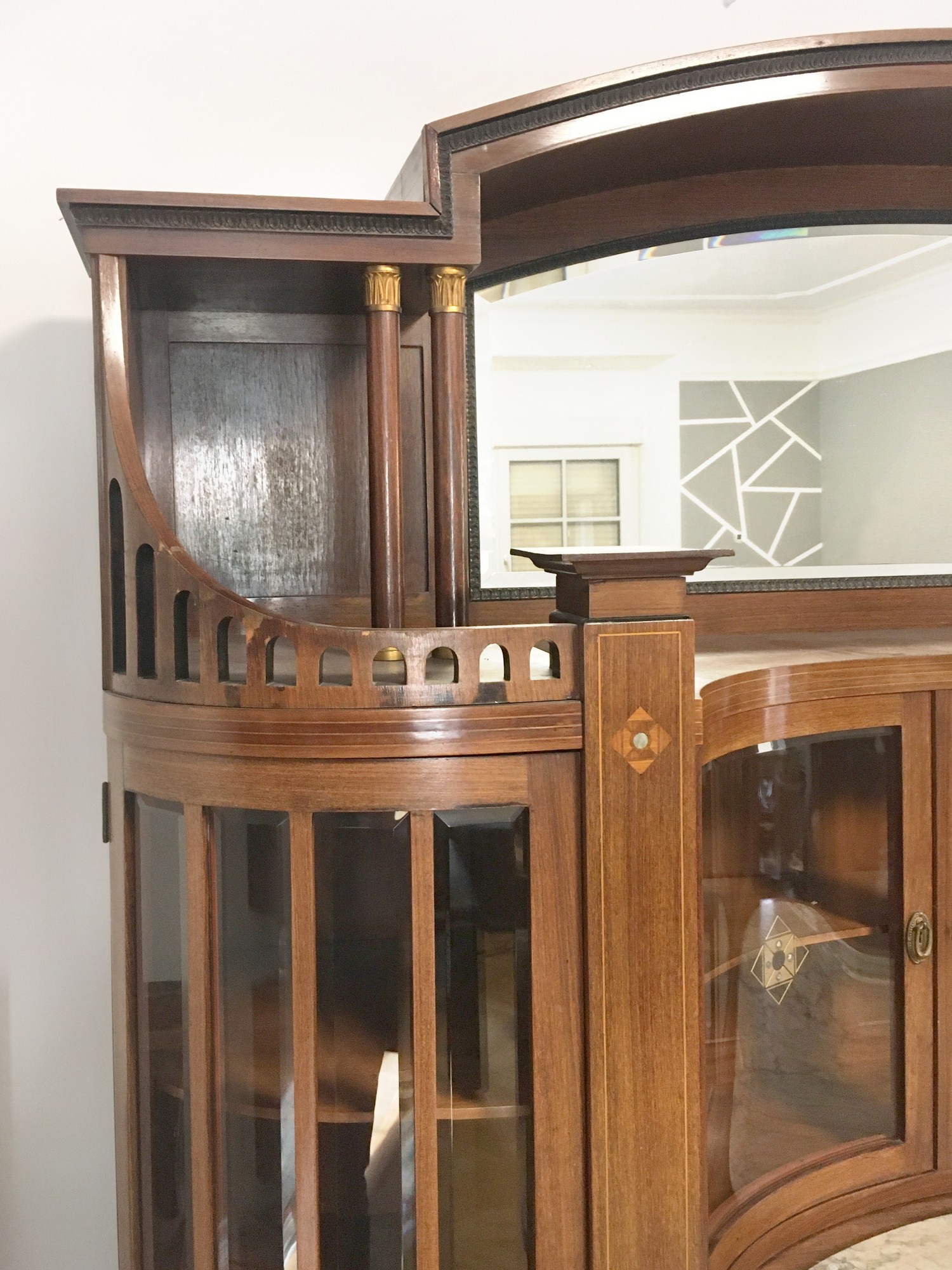 Vitrine antik Jugendstil Pfeilerschrank