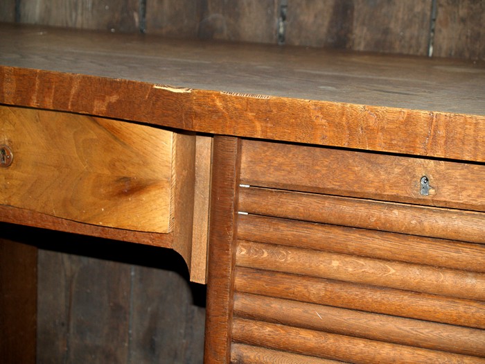 Schreibtisch Rollladen alt