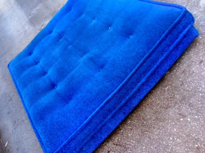 Bretz Bett Sofa Designklassiker Lounge Möbel Flat Federfüße Kräuselvelours