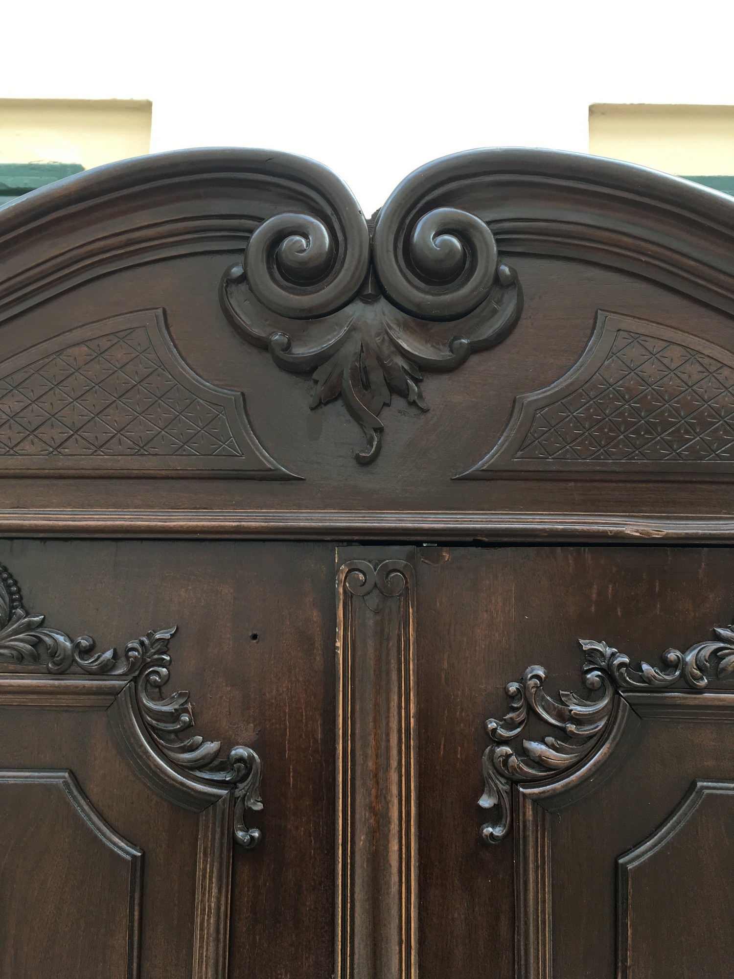 Pfeifenbarock Schrank antik Massivholz