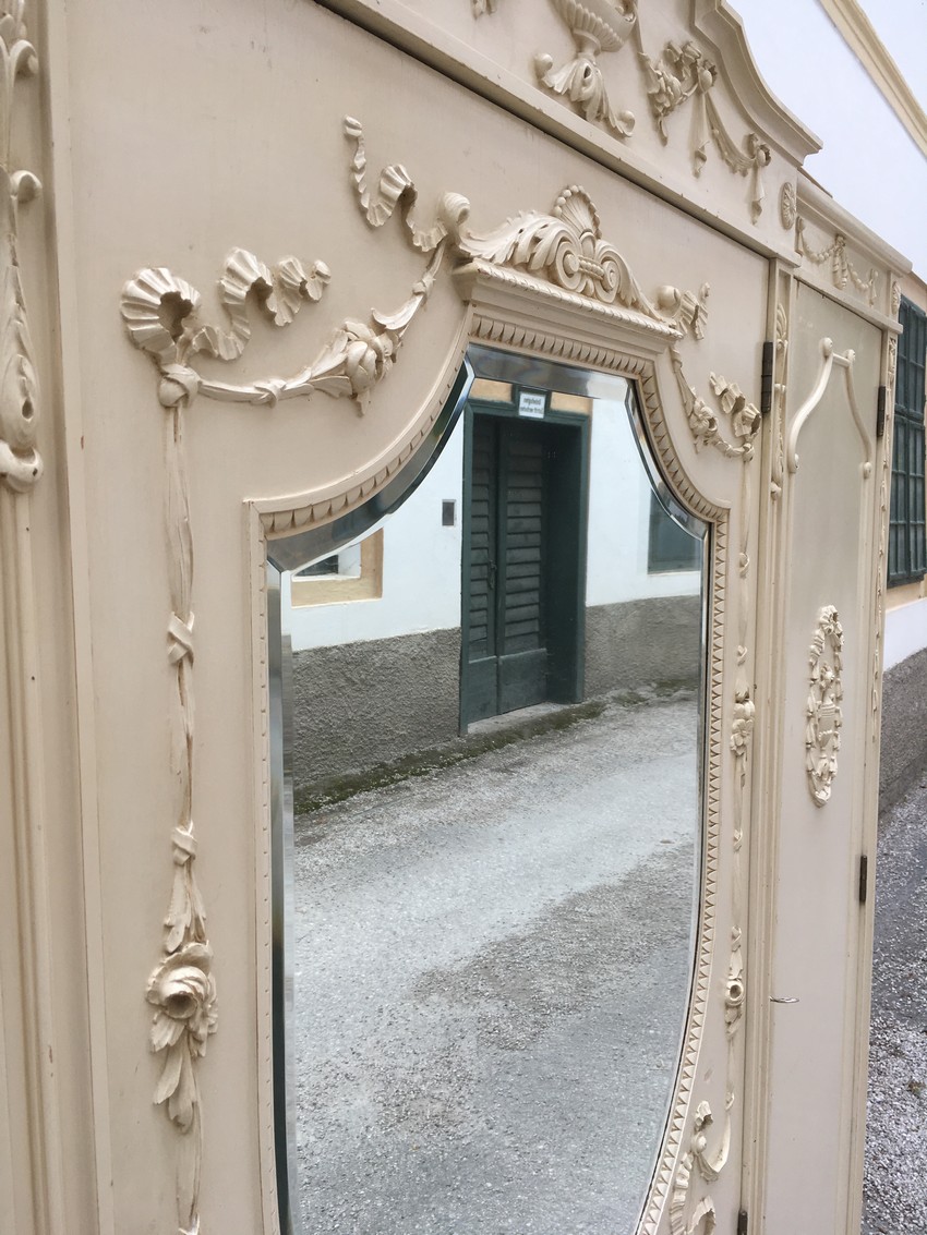 Dielenschrank antik weiß